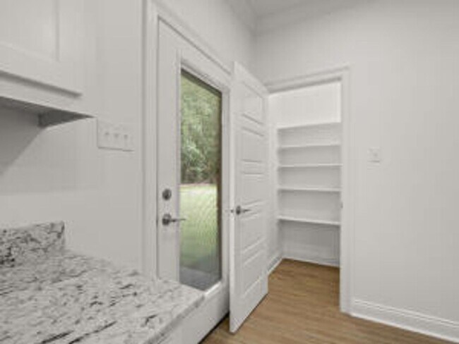 Foto del edificio - 308 W Schweitzer Ave