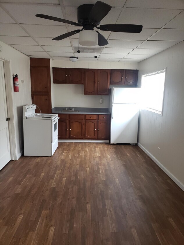 130 Clark St Unit 130, Beaumont, TX 77705 Room for Rent in Beaumont