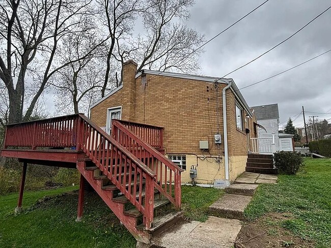 Building Photo - 124 Minooka St