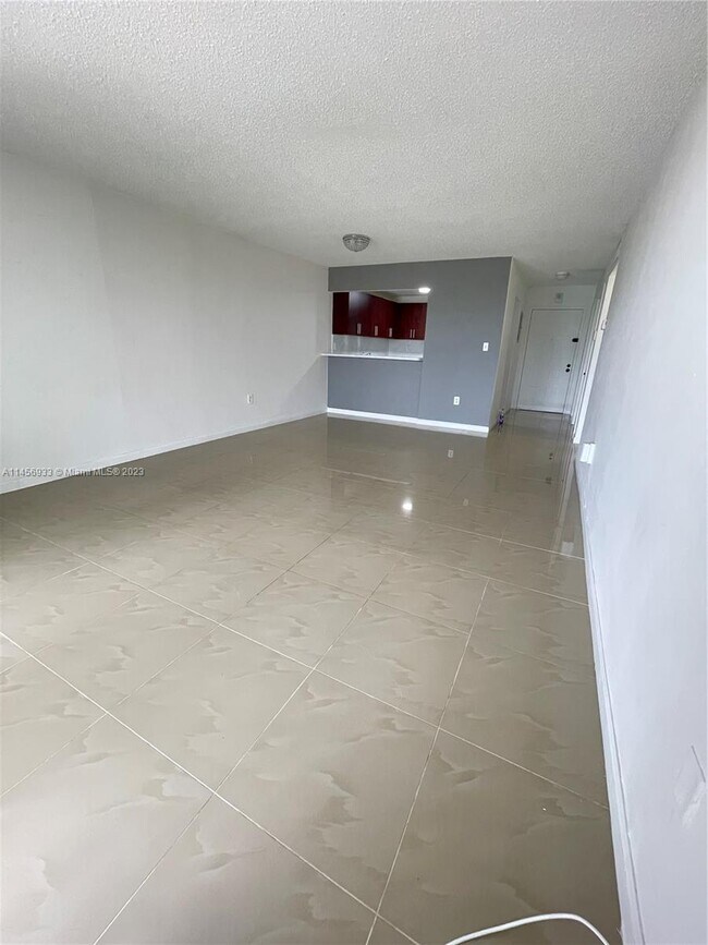 Building Photo - 6950 Miami Gardens Dr