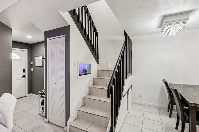 Foto del edificio - 5843 Woodlands Blvd
