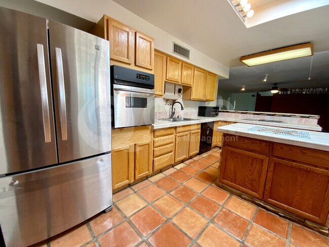 Building Photo - 2800 E Andrada Rd