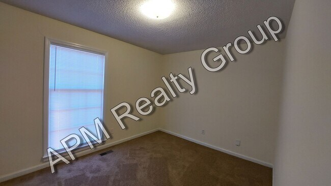 Foto del edificio - Three bedroom house in Harbison