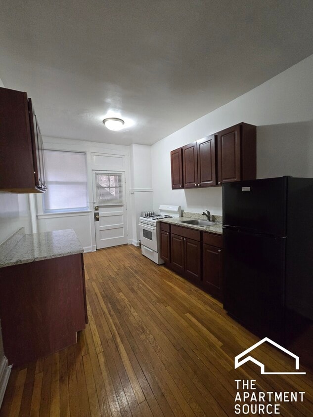 Primary Photo - 7749 N Sheridan Rd
