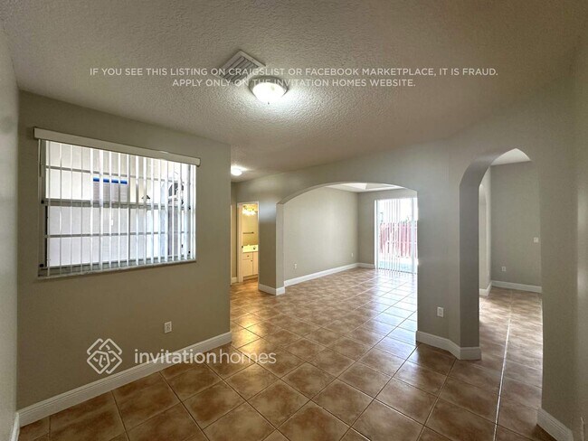 Foto del edificio - 8387 NW 143rd St