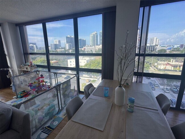 Foto del edificio - 600 NE 36th St