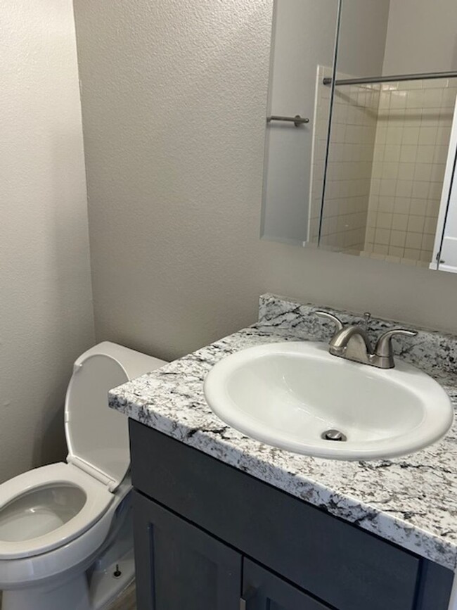 Foto del edificio - 2 Bedroom 2.5 Bathroom Townhome AVAILABLE ...