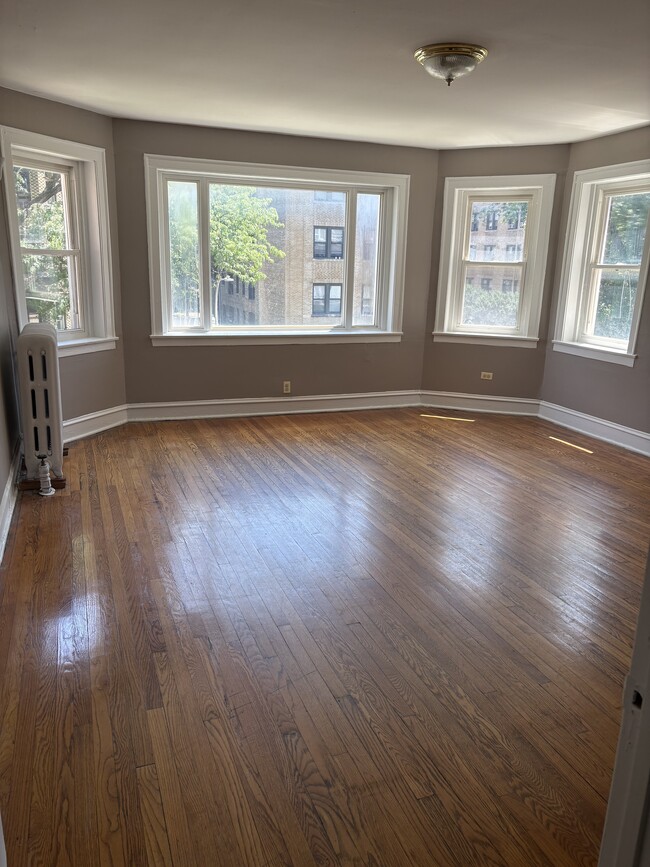 Building Photo - 8120 S Ellis Ave