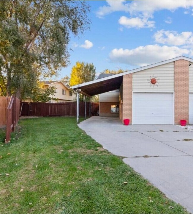 Photo - 4702 S Cathay Cir Townhome