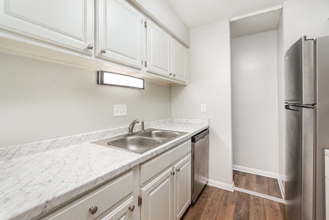 Foto del edificio - 216 Orchard Trace Ln