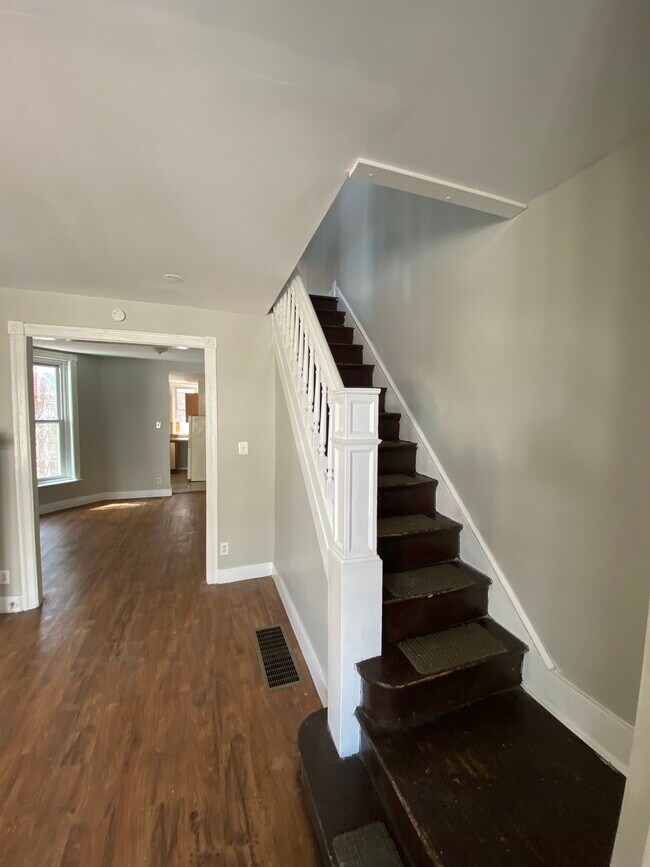 Building Photo - 5532 Addison St