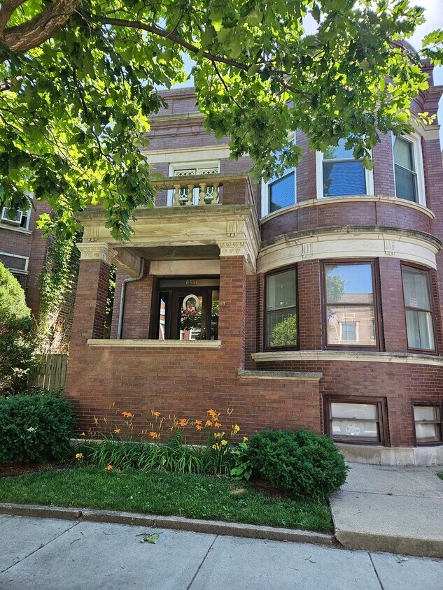 Primary Photo - 6611 S Minerva Ave