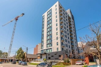 Building Photo - 158 King St N