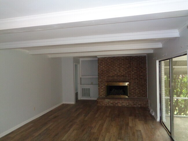 Foto del edificio - 629 Belmorrow Dr