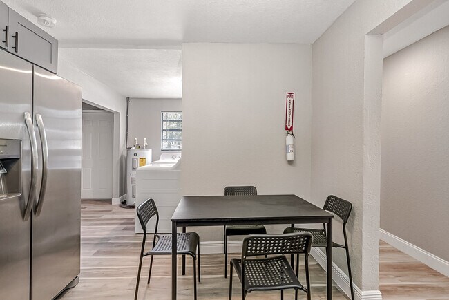Foto del edificio - 8716 N 15th St