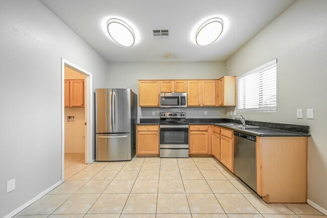 Foto del edificio - 153 E Dry Creek Rd