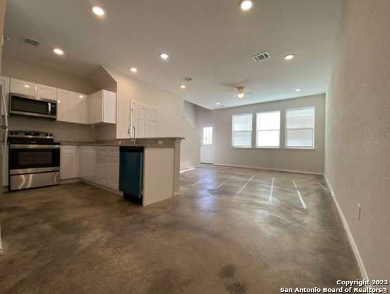 Building Photo - 6902 Crestway Rd