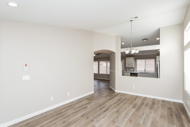 Building Photo - 724 Cozy Canyon Dr