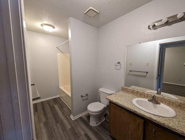 Building Photo - 1 Bedroom/1 Bathroom Apartment in Batesville