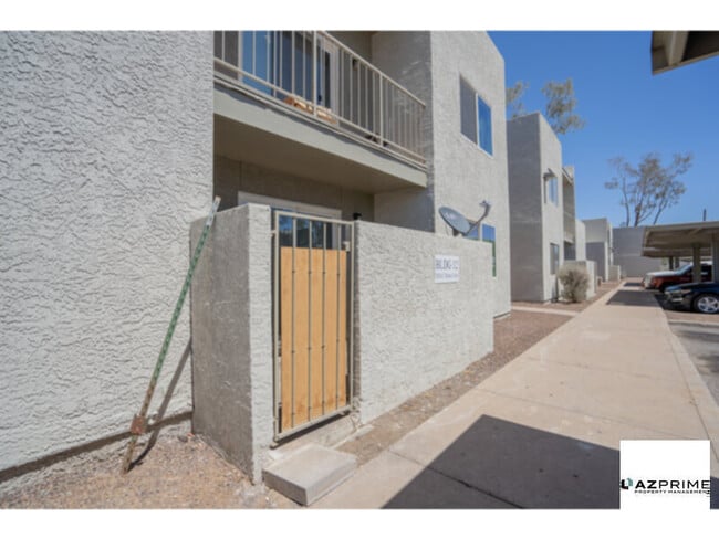 Foto del edificio - Gorgeous Remodeled 3/3 Phoenix Condo!