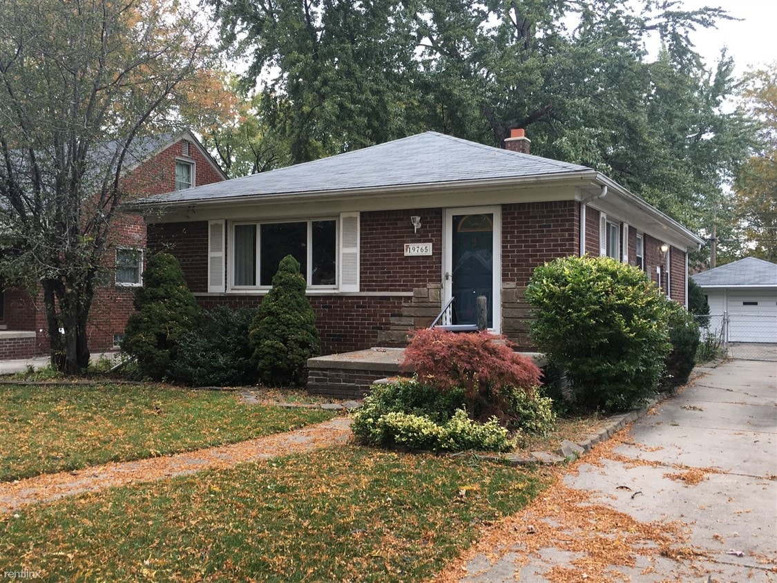 Primary Photo - 19765 Woodmont St