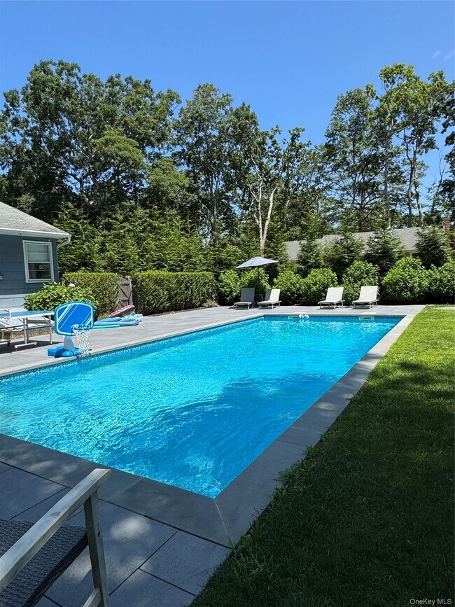 Foto del edificio - 870 Noyack Rd