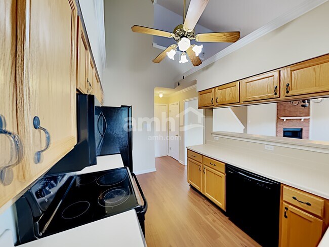 Foto del edificio - 9997 Woodland Grove Dr