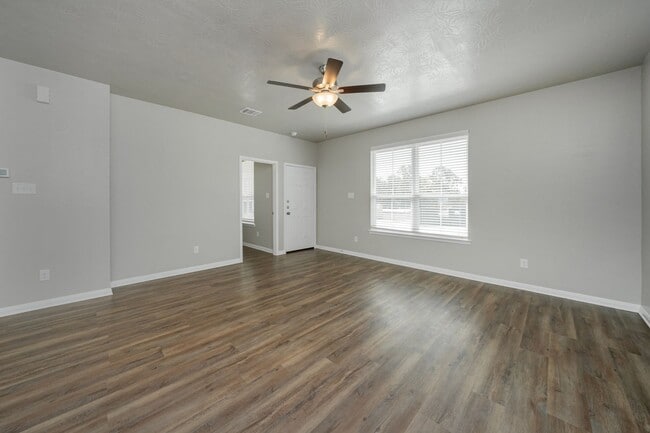Building Photo - Live, love, and grow in this charming townhome!
