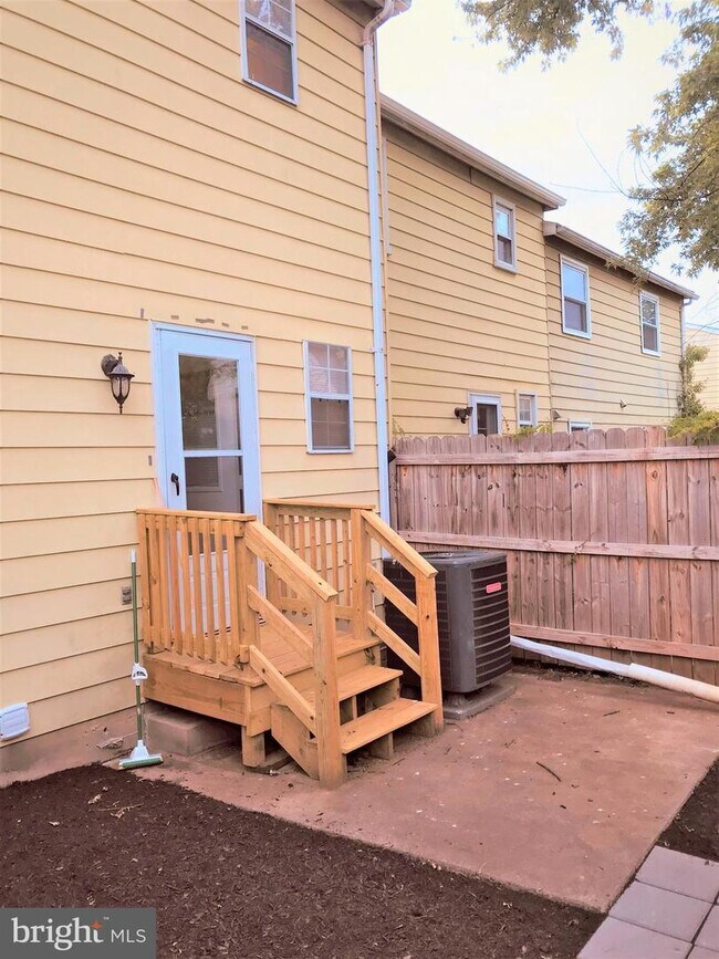 Building Photo - 443 Hardmoore Ct