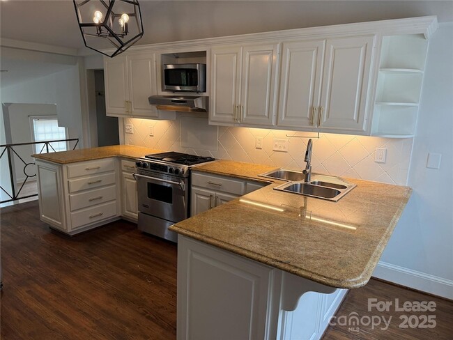 Building Photo - 2610 Providence Rd