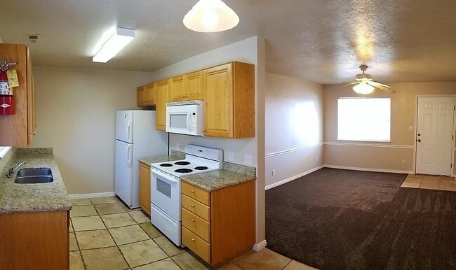 Building Photo - SUPER CUTE 2 Bed 1 bath BRENTWOOD CONDO in...