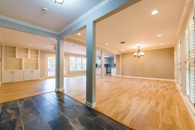 Foto del edificio - 5215 Jackwood St