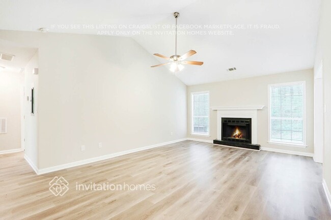 Foto del edificio - 4469 White City Rd