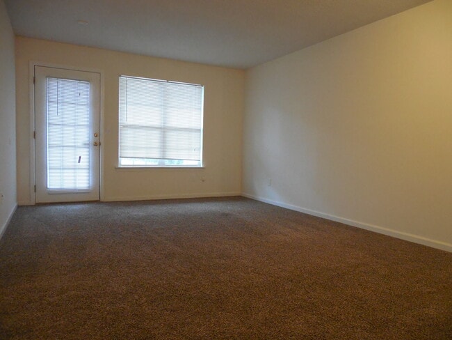 Building Photo - Castlewood Apartments