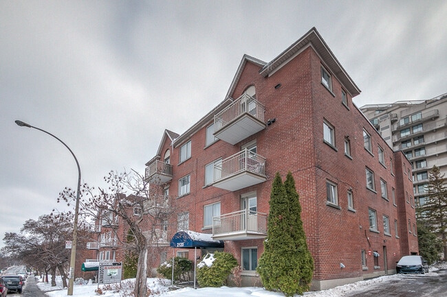 Building Photo - 2120 Av Van Horne