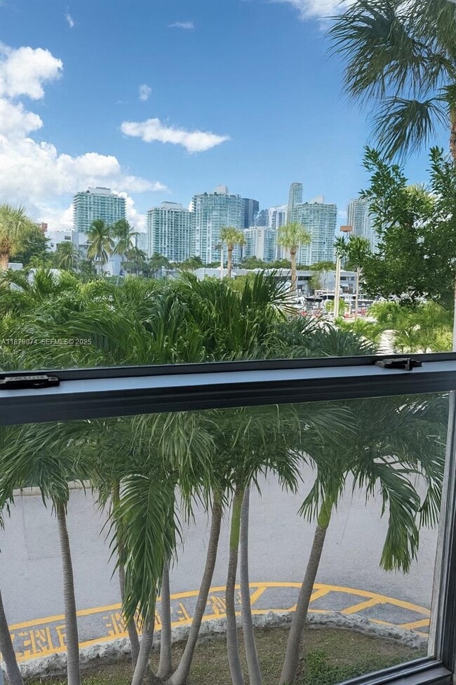 Foto del edificio - 400 Kings Point Dr