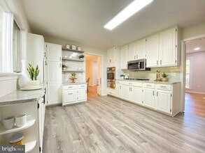 Building Photo - 11509 Parkedge Dr