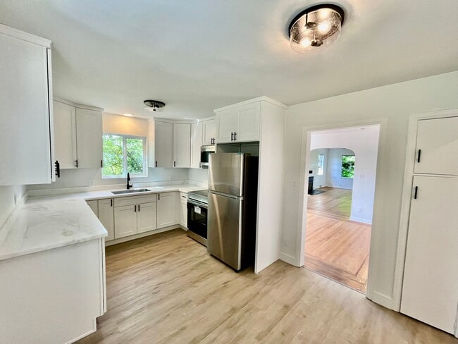 Building Photo - Newly Renovated 3bed 2bath Home in Skyway  neighborhood in South Seattle