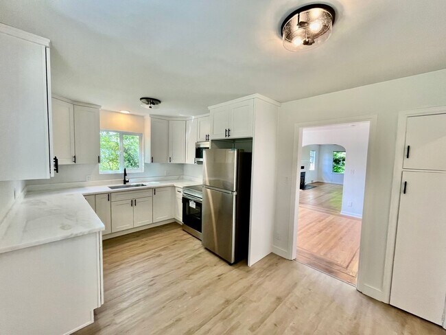 Building Photo - Newly Renovated Seattle 3bed 2bath Home