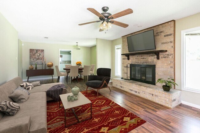 Foto del edificio - 109 Thomas Dr