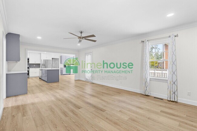 Foto del edificio - 948 Forest Lakes Cir