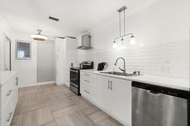 Foto del edificio - 2824 Briarhurst Dr