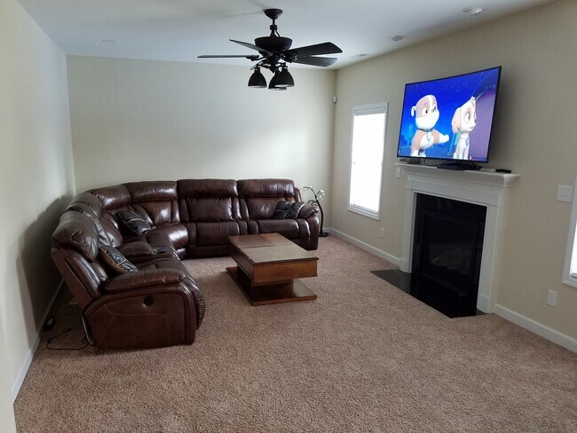 Building Photo - Room to Grow in Raeford