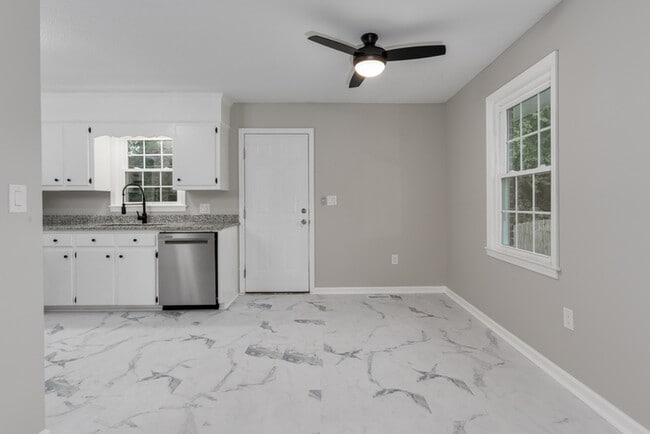 Foto del edificio - 216 Cross Hill Rd