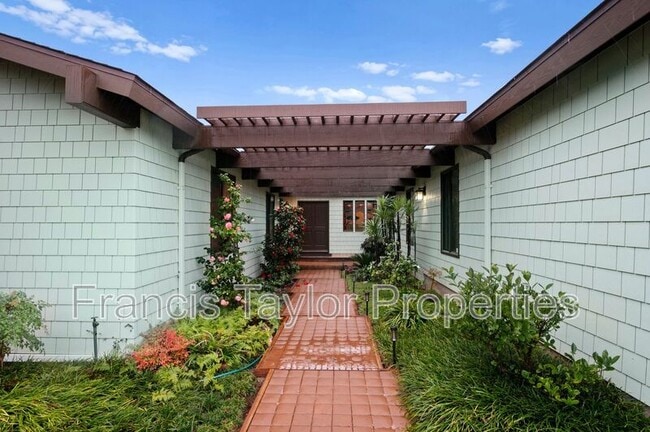 Foto del edificio - 2250 Vista Grande Dr