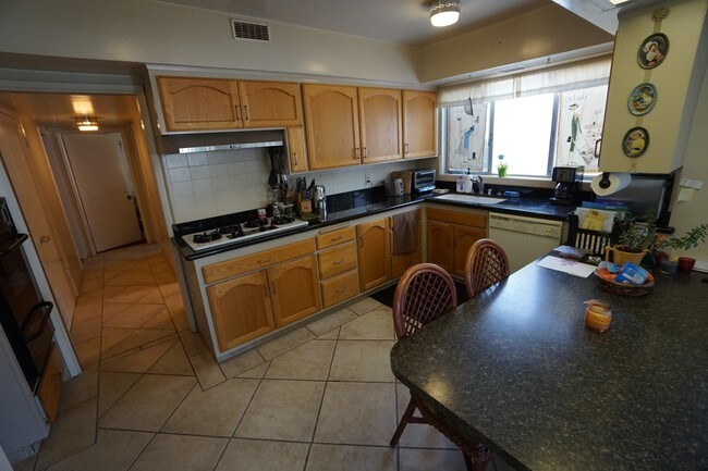 Foto del edificio - 8118 W 83rd St