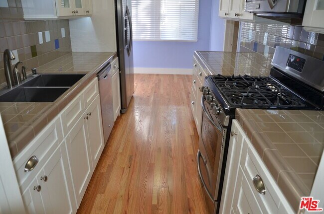 Foto del edificio - 2335 28th St