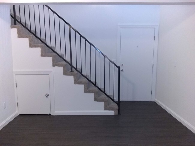 Building Photo - 3105 SW Barbur Blvd