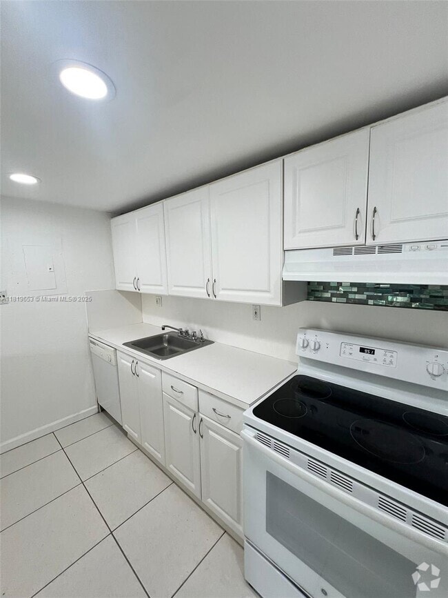 Building Photo - 17650 NW 68th Ave
