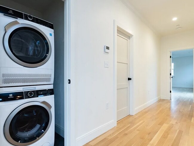 Foto del edificio - Spacious one bedroom one bathroom